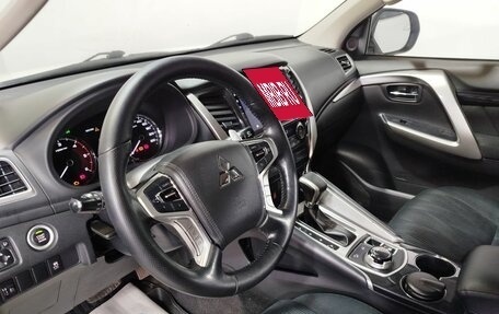 Mitsubishi Pajero Sport III рестайлинг, 2018 год, 3 100 000 рублей, 19 фотография