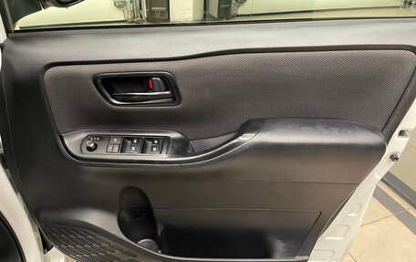 Toyota Noah III, 2019 год, 2 390 000 рублей, 8 фотография