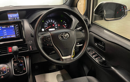 Toyota Noah III, 2019 год, 2 390 000 рублей, 14 фотография