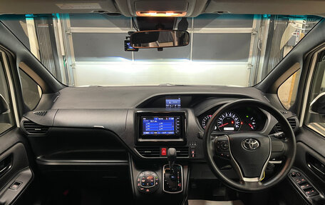 Toyota Noah III, 2019 год, 2 390 000 рублей, 13 фотография