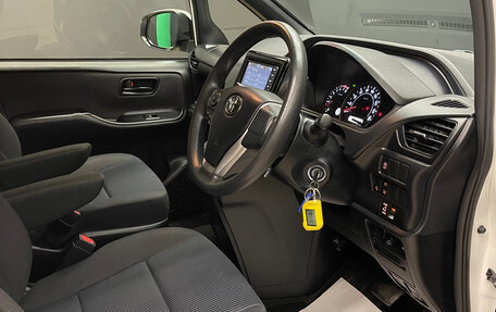 Toyota Noah III, 2019 год, 2 390 000 рублей, 7 фотография