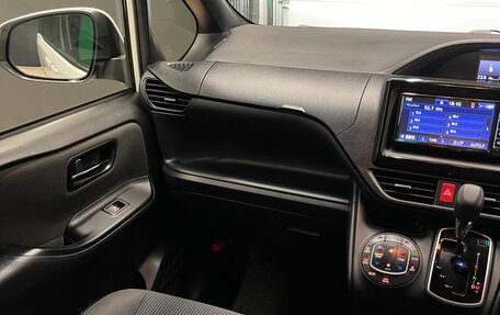 Toyota Noah III, 2019 год, 2 390 000 рублей, 15 фотография