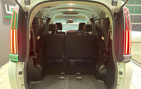 Toyota Noah III, 2019 год, 2 390 000 рублей, 21 фотография