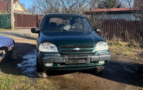 Chevrolet Niva I рестайлинг, 2003 год, 270 000 рублей, 1 фотография