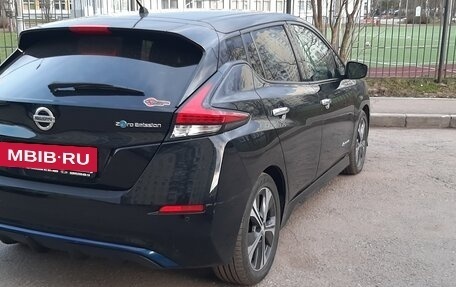 Nissan Leaf II, 2017 год, 1 670 000 рублей, 8 фотография