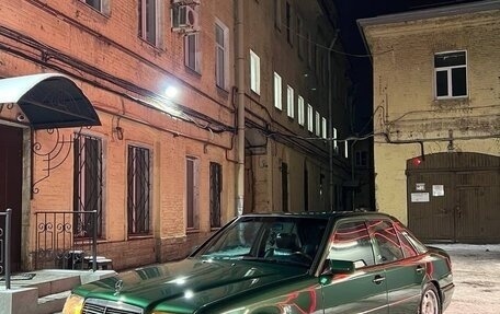 Mercedes-Benz E-Класс, 1994 год, 600 000 рублей, 2 фотография