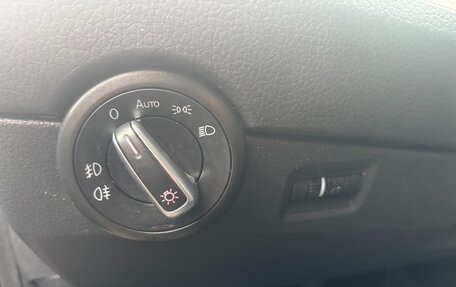 Volkswagen Multivan T6 рестайлинг, 2015 год, 3 500 000 рублей, 15 фотография