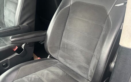 Volkswagen Multivan T6 рестайлинг, 2015 год, 3 500 000 рублей, 21 фотография