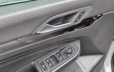 Volkswagen Golf VIII, 2022 год, 2 032 000 рублей, 7 фотография