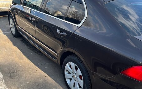 Skoda Superb III рестайлинг, 2013 год, 880 000 рублей, 2 фотография