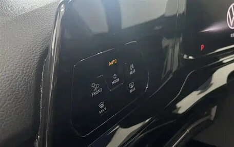 Volkswagen Golf VIII, 2022 год, 2 350 000 рублей, 12 фотография