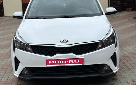 KIA Rio IV, 2021 год, 1 450 000 рублей, 1 фотография