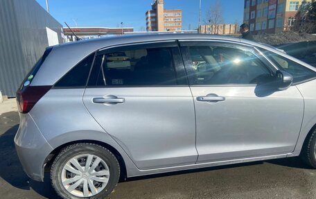 Honda Fit, 2021 год, 1 370 000 рублей, 3 фотография