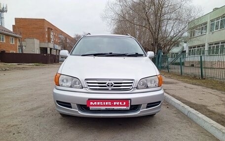 Toyota Ipsum II, 2000 год, 599 999 рублей, 2 фотография