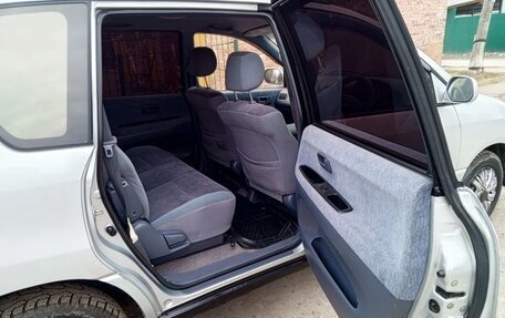 Toyota Ipsum II, 2000 год, 599 999 рублей, 11 фотография