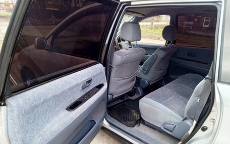 Toyota Ipsum II, 2000 год, 599 999 рублей, 12 фотография