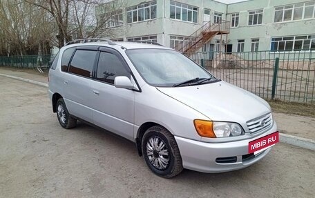 Toyota Ipsum II, 2000 год, 599 999 рублей, 3 фотография
