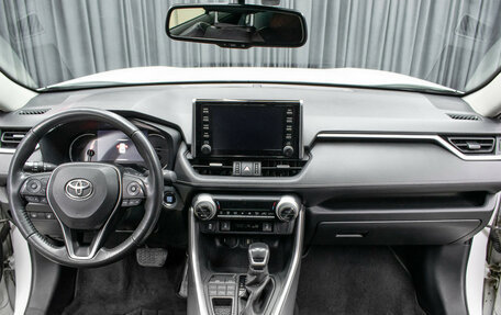 Toyota RAV4, 2021 год, 3 098 000 рублей, 14 фотография