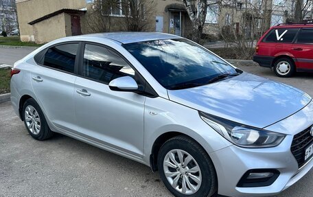 Hyundai Solaris II рестайлинг, 2017 год, 1 200 000 рублей, 2 фотография