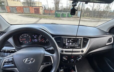 Hyundai Solaris II рестайлинг, 2017 год, 1 200 000 рублей, 10 фотография