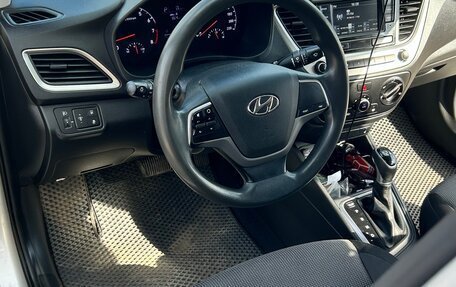 Hyundai Solaris II рестайлинг, 2017 год, 1 200 000 рублей, 11 фотография