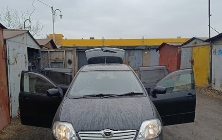 Toyota Corolla, 2004 год, 580 000 рублей, 2 фотография