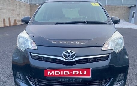 Toyota Ractis II, 2011 год, 915 000 рублей, 2 фотография