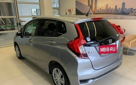 Honda Fit III, 2018 год, 1 200 000 рублей, 6 фотография