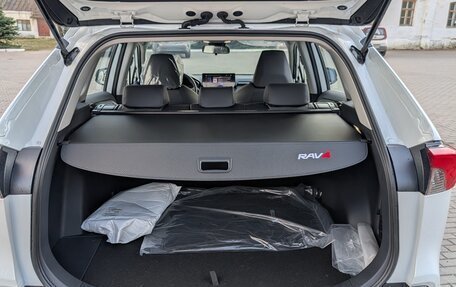 Toyota RAV4, 2024 год, 4 300 000 рублей, 11 фотография