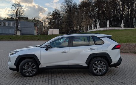 Toyota RAV4, 2024 год, 4 300 000 рублей, 3 фотография