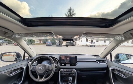 Toyota RAV4, 2024 год, 4 300 000 рублей, 14 фотография