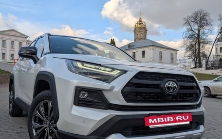 Toyota RAV4, 2024 год, 4 300 000 рублей, 9 фотография