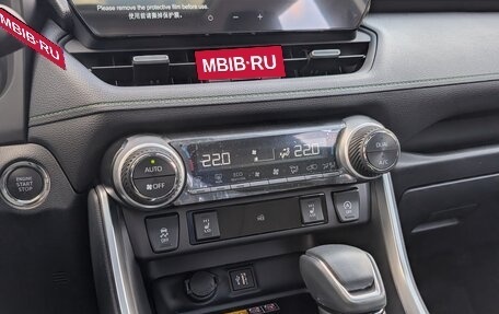 Toyota RAV4, 2024 год, 4 300 000 рублей, 15 фотография