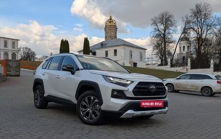 Toyota RAV4, 2024 год, 4 300 000 рублей, 8 фотография