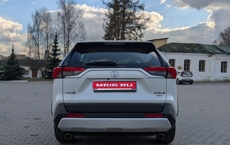 Toyota RAV4, 2024 год, 4 300 000 рублей, 5 фотография