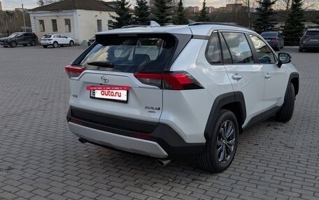 Toyota RAV4, 2024 год, 4 300 000 рублей, 6 фотография