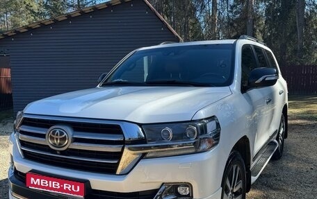 Toyota Land Cruiser 200, 2018 год, 7 999 999 рублей, 1 фотография