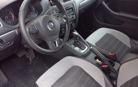 Volkswagen Jetta VI, 2011 год, 1 250 000 рублей, 14 фотография