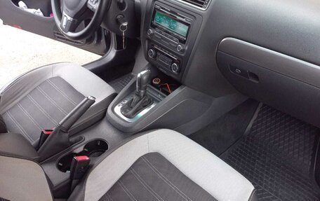 Volkswagen Jetta VI, 2011 год, 1 250 000 рублей, 15 фотография