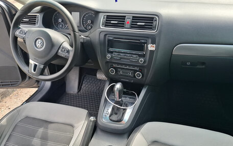 Volkswagen Jetta VI, 2011 год, 1 250 000 рублей, 36 фотография