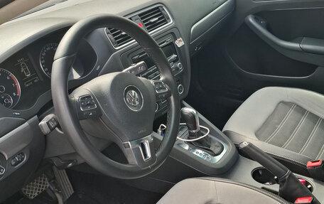 Volkswagen Jetta VI, 2011 год, 1 250 000 рублей, 38 фотография