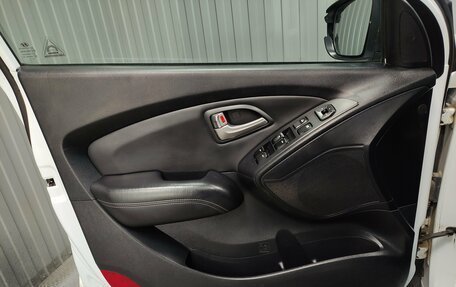 Hyundai ix35 I рестайлинг, 2010 год, 940 000 рублей, 13 фотография