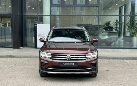 Volkswagen Tiguan II, 2021 год, 3 640 000 рублей, 2 фотография