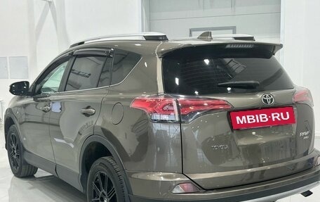 Toyota RAV4, 2017 год, 2 399 000 рублей, 4 фотография