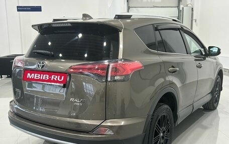 Toyota RAV4, 2017 год, 2 399 000 рублей, 3 фотография