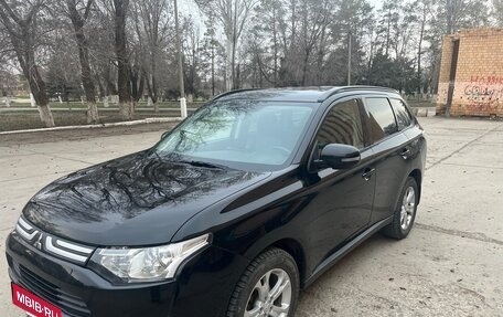 Mitsubishi Outlander III рестайлинг 3, 2013 год, 1 380 000 рублей, 1 фотография