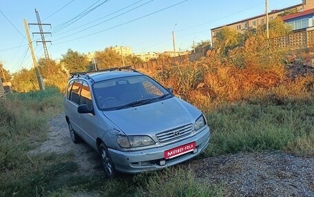 Toyota Ipsum II, 1997 год, 440 000 рублей, 1 фотография