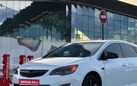 Opel Astra J, 2012 год, 620 000 рублей, 1 фотография