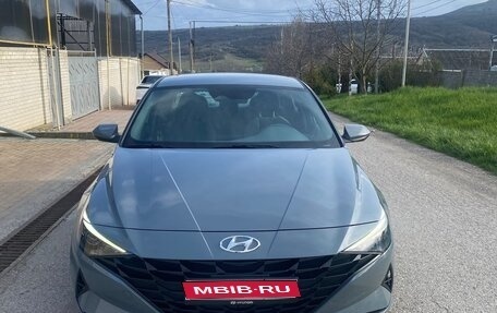 Hyundai Elantra, 2022 год, 2 100 000 рублей, 1 фотография