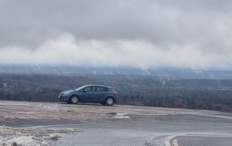 Opel Astra J, 2013 год, 870 000 рублей, 2 фотография